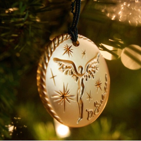 David Yurman 2025 Holiday Angel Ornament - Picture 5 of 5